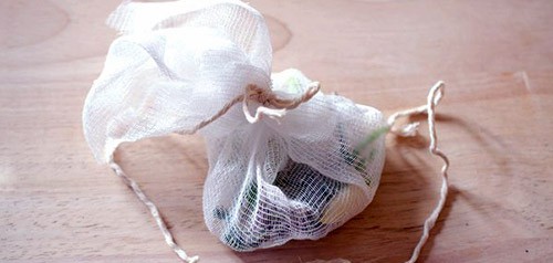 Семена моркови в мешочке
