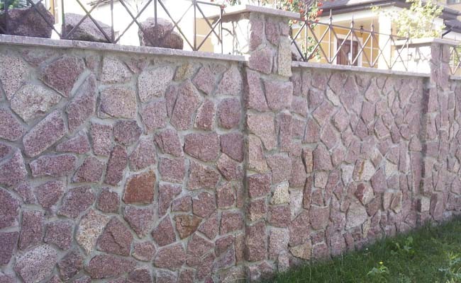Заборы из камня