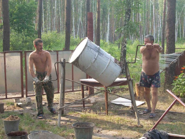 Бетономешалка из бочки