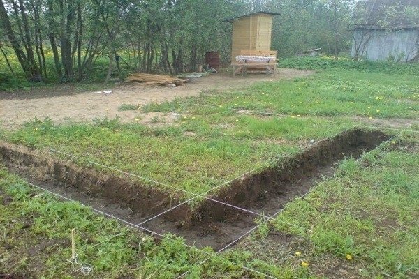 По двум контурам натягиваем бечевку