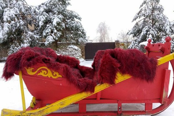 сани утепленные затянутые полотном для лошадей